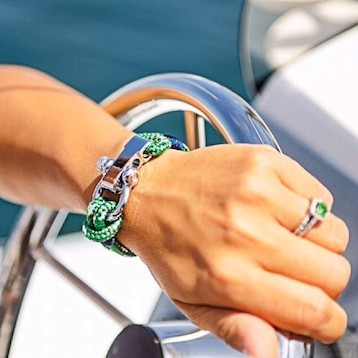 green nautical shackle bracelet on a boat nautistyles   